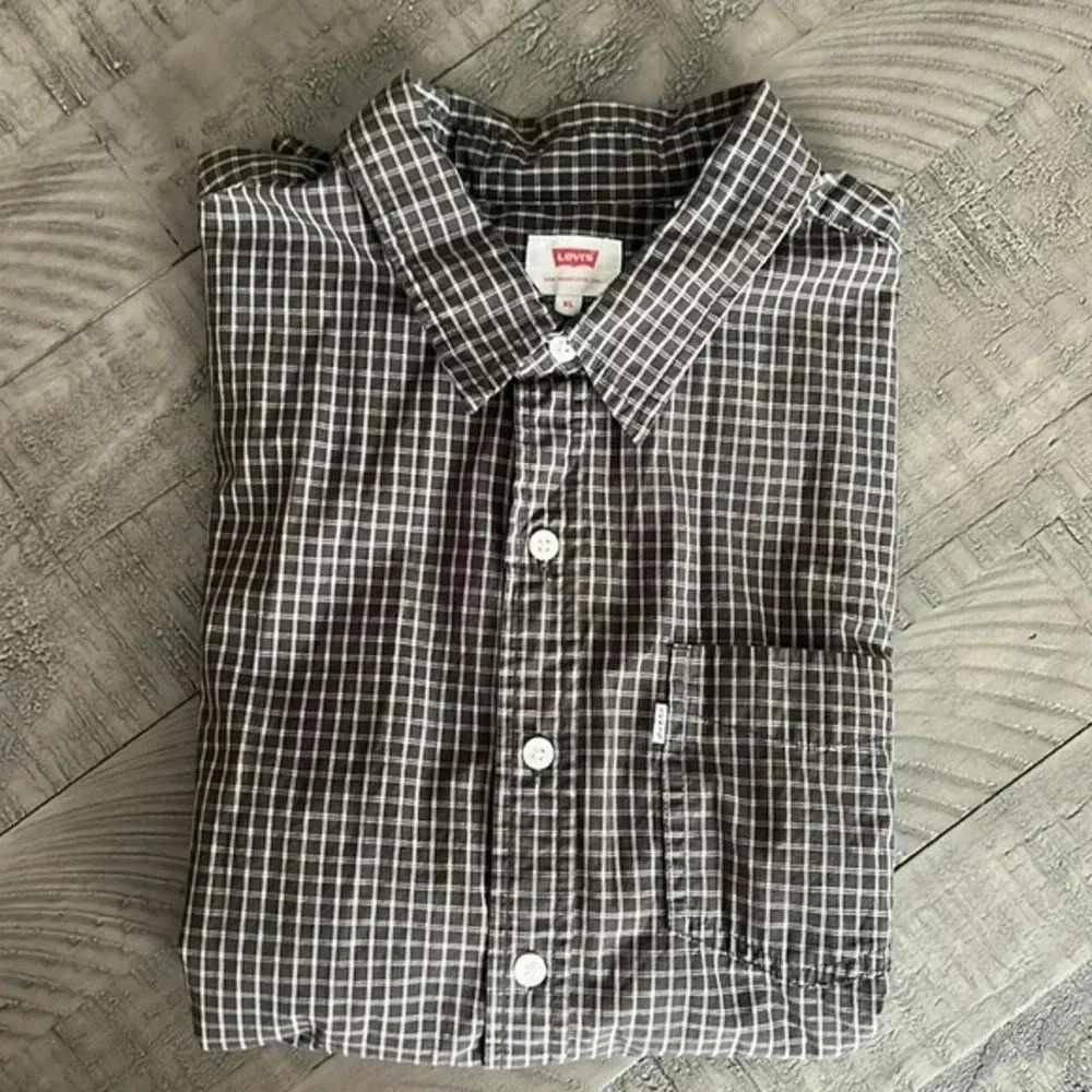 Mens Levi’s XL Short Sleeve Button Down Shirt‎